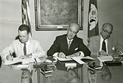 Firma del acuerdo para la incorporación española al programa Átomos para la paz. 1955.